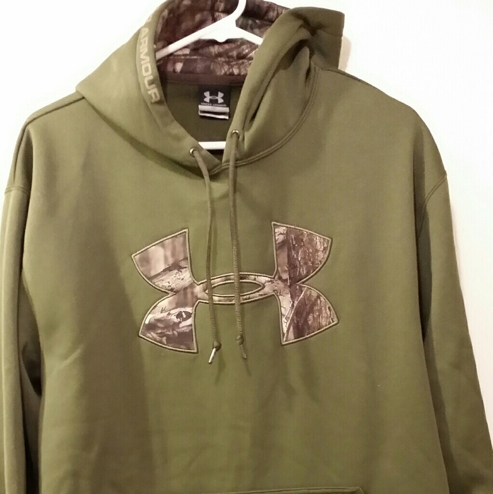 EUC Under Armour Mossy Oak Hoodie